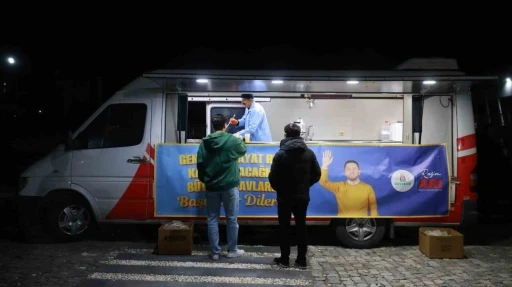 &Ouml;ğrencilere sıcak &ccedil;orba ikramı
