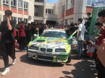 &Ouml;ğrencilerin modifiye ara&ccedil; tutkusu okula sığmadı