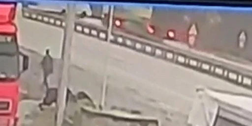 &Ouml;ğrencilerin yaralandığı tır kazası 