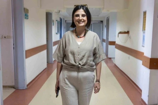 &Ouml;ğretim &uuml;yesinin kendi kendine elle muayenesi hayatını kurtardı
