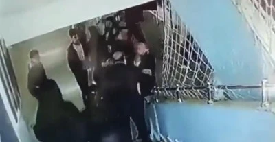&Ouml;ğretmene veli ve yakınları tarafından saldırı