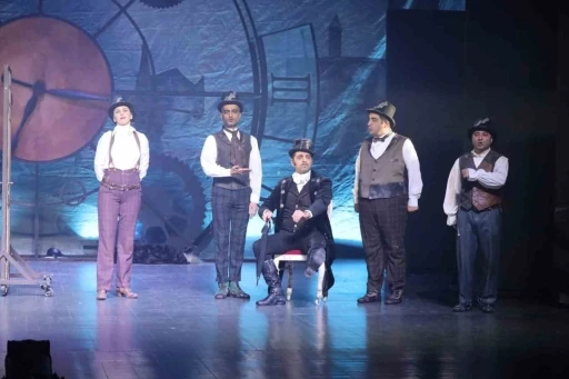 &Ouml;ğretmenler G&uuml;n&uuml;&rsquo;ne &ouml;zel tiyatro
