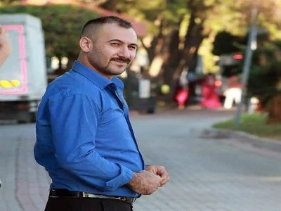 Oğullarından birini av t&uuml;feğiyle &ouml;ld&uuml;rd&uuml;, diğerini ağır yaraladı