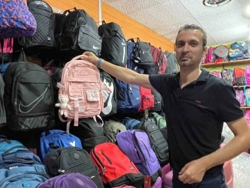 Okul &ccedil;antalarının satışı başladı
