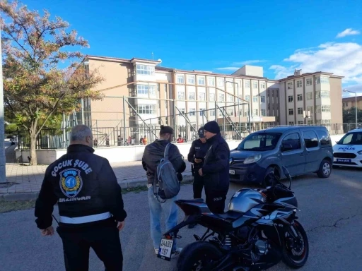 Okul &ccedil;evrelerinde g&uuml;venli okul uygulamaları ger&ccedil;ekleştiriliyor
