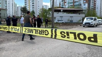 Okul &ccedil;evresinde peş peşe silah sıkıldı