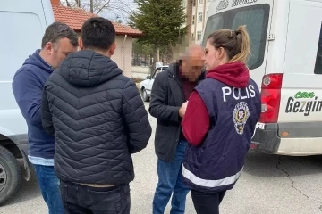 Okul &ouml;nlerinde polis denetimi
