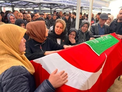 Okul saldırında yaralanan ve yaşam m&uuml;cadelesini kaybeden Almina g&ouml;zyaşlarıyla uğurlandı
