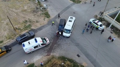 Okul servisi ile hafif ticari ara&ccedil; &ccedil;arpıştı: 6 yaralı