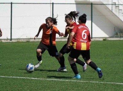 Okul Sporları Futbol Yıldızlar T&uuml;rkiye Yarı Finalleri Manisa&rsquo;da başladı
