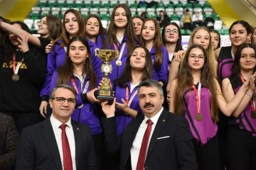 Bursa'da okul sporları il&ccedil;e şenliklerinde g&ouml;rkemli final