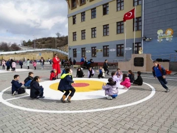 Okullarda geleneksel oyunlar sayesinde &ccedil;ocuklara dijital diyet uygulanacak
