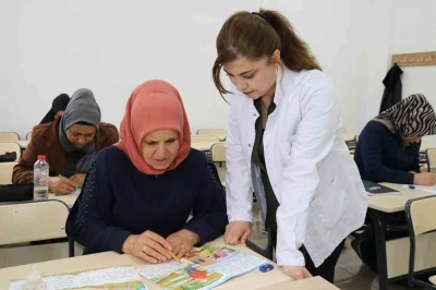 Okuma yazma kursları ile geleceğe g&uuml;venle bakıyorlar
