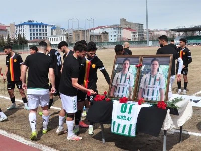 &Ouml;ld&uuml;r&uuml;len futbolcu Kubilay Kaan Kundak&ccedil;ı, yeşil sahada anıldı