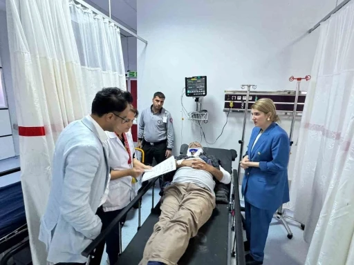 &Ouml;lmeztoprak hastanedeki kazazedeleri ziyaret etti
