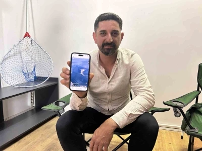 Oltaya k&ouml;pek balığı takılınca korktular, ardından kurtarmak i&ccedil;in &ccedil;abaladılar
