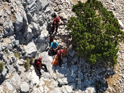 &Ouml;l&uuml;deniz&rsquo;de paraş&uuml;t kazası: 2 &ouml;l&uuml;