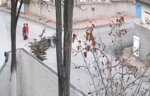 &Ouml;l&uuml;mden d&ouml;nen baba ile k&uuml;&ccedil;&uuml;k kızın birbirine sarılması kameraya yansıdı
