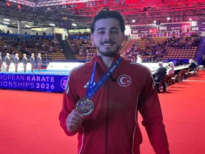 &Ouml;mer Faruk Y&uuml;r&uuml;r, finalde Fransız rakibini sildi s&uuml;p&uuml;rd&uuml;