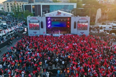 On Binler Dolmabah&ccedil;e&rsquo;den Beşiktaş&rsquo;a Y&uuml;r&uuml;d&uuml;