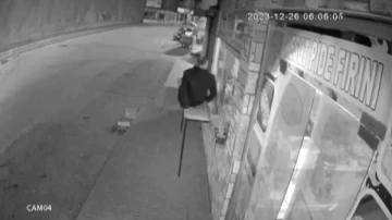 &Ouml;nce fırından sadaka kutusu, sonra da motosiklet &ccedil;aldı
