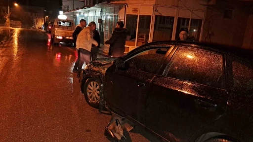 Aracını trakt&ouml;re ve tıra &ccedil;arpan s&uuml;r&uuml;c&uuml;n&uuml;n burnu bile kanamadı
