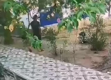 &Ouml;nce yemek yedi, sonra paraları &ccedil;aldı
