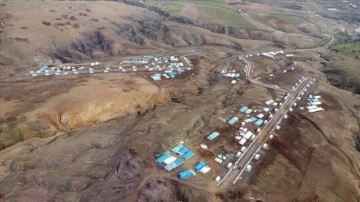 Onlarca yıllık &ccedil;adır &ccedil;ilesi biten g&ouml;&ccedil;erler konteynerlere yerleşiyor