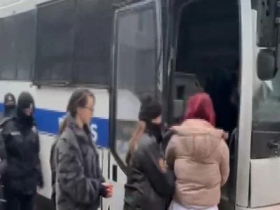 'OnlyFans'ta m&uuml;stehcen i&ccedil;erik paylaşan ş&uuml;pheliler adliyede