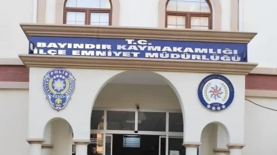 Operasyona giden 3 polis bı&ccedil;aklandı