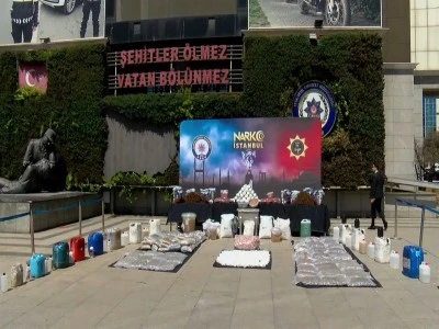 Operasyonlarda ele ge&ccedil;irilen 1 ton 163 kilogram uyuşturucu emniyette sergilendi