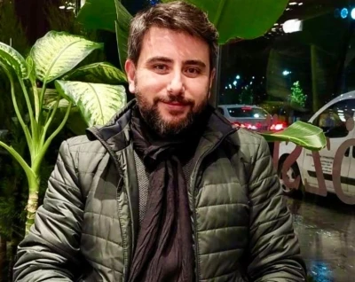 Avukatın elindeki paket patlayınca yaralandı