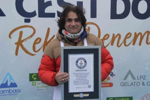 Bin 301 &ccedil;eşit dondurma ile &rsquo;Guinness&rsquo; rekoru kırıldı