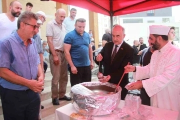 Ordu&rsquo;da cami cemaatine aşure dağıtıldı
