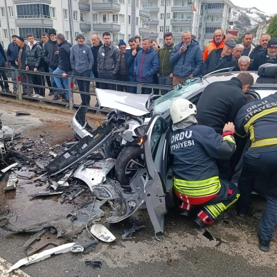 Ordu&rsquo;da otomobiller &ccedil;arpıştı; 2'si &ccedil;ocuk, 5 yaralı