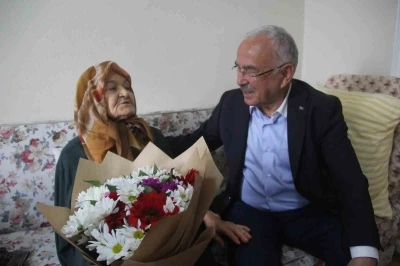 Ordulu 110 yaşındaki Hayriye nine, Anneler G&uuml;n&uuml;&rsquo;nde unutulmadı
