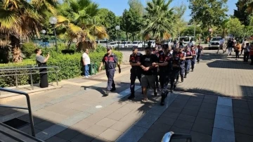 &Ouml;rg&uuml;tl&uuml; uyuşturucu ticaretine jandarmadan darbe: 8 tutuklama
