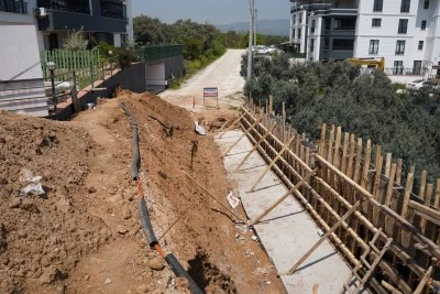 Orhangazi Belediyesi Şahintepesi&rsquo;nde &ccedil;alışmalarını s&uuml;rd&uuml;r&uuml;yor