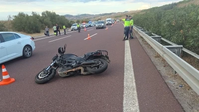 Orhangazi'de kamyona arkadan &ccedil;arpan motosikletin s&uuml;r&uuml;c&uuml; hayatını kaybetti