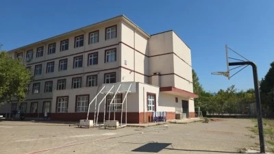 Orhangazi'deki meslek lisesinin yıkımına başlandı