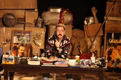 &ldquo;Ormandaki Kul&uuml;be&rdquo;de &ldquo;Tamamen Doluyuz&rdquo;  Sahnelendi