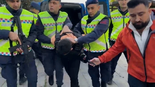 Bursa'da arkadaşını yakarak &ouml;ld&uuml;ren zanlı adliyeye sevk edildi