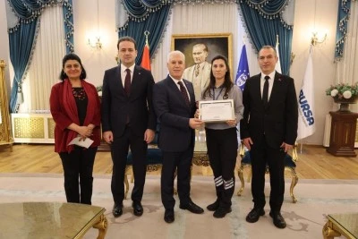 &Ouml;rnek g&uuml;venlik g&ouml;revlisine Başkan Bozbey'den tebrik