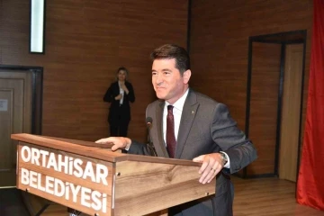 Ortahisar Belediye Başkan Ahmet Kaya: &ldquo;10 kişinin yapacağı işi 100 kişiyle yapan birimler var&rdquo;
