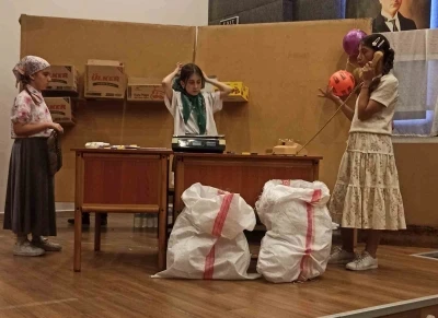 Ortaokul &ouml;ğrencilerinin tiyatro performansı tam not aldı
