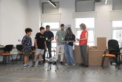 Ortaokul ve lise &ouml;ğrencileri BT&Uuml;'de robotlarla tanıştı