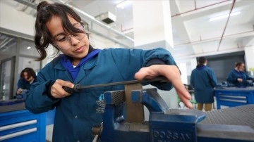 OSB'deki kadın meslek &ouml;ğretmenleri, kız &ouml;ğrencilere rol model oluyor