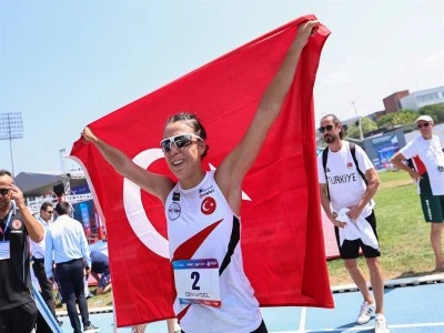 Osman Aşkın Bak: T&uuml;rkiye sporun b&uuml;t&uuml;n dallarında finallere gitmeye başladı