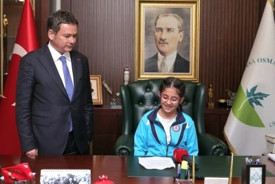 Osmangazi Belediye Başkanı Aydın, koltuğu geleceğin teminatı &ccedil;ocuklara bıraktı