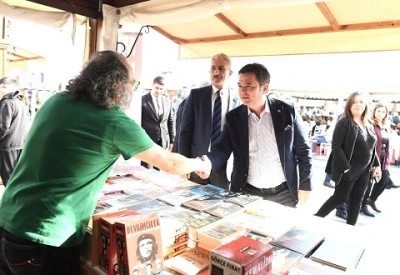 Osmangazi Belediye Başkanı Erkan Aydın: Cehaleti kitapla yeneceğiz